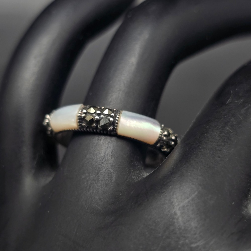 Sterling Silver Mother of Pearl Ring Marcasite In Lay Size 7 A925